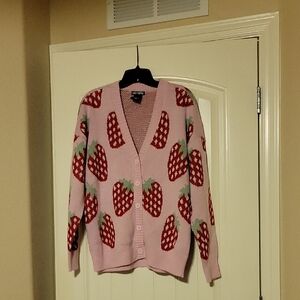 Hot Topic Relaxed Fit Strawberry Pattern Pink Cardigan Sweater. Sz Small